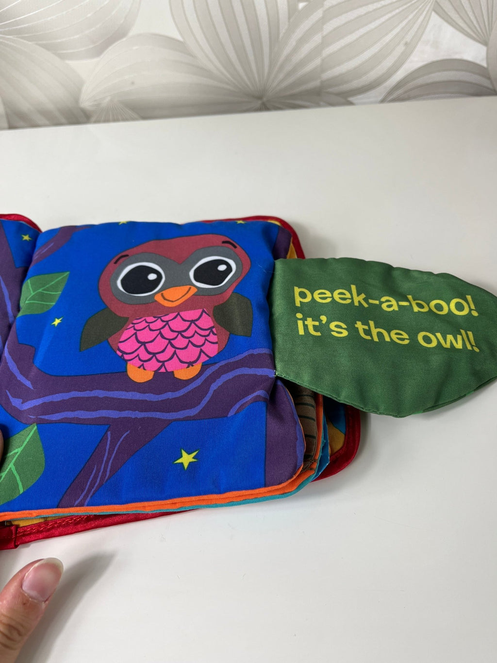 Minkšta knygelė „Peek - a - Boo Forest“ (Lamaze) - Daiktų atokvėpis