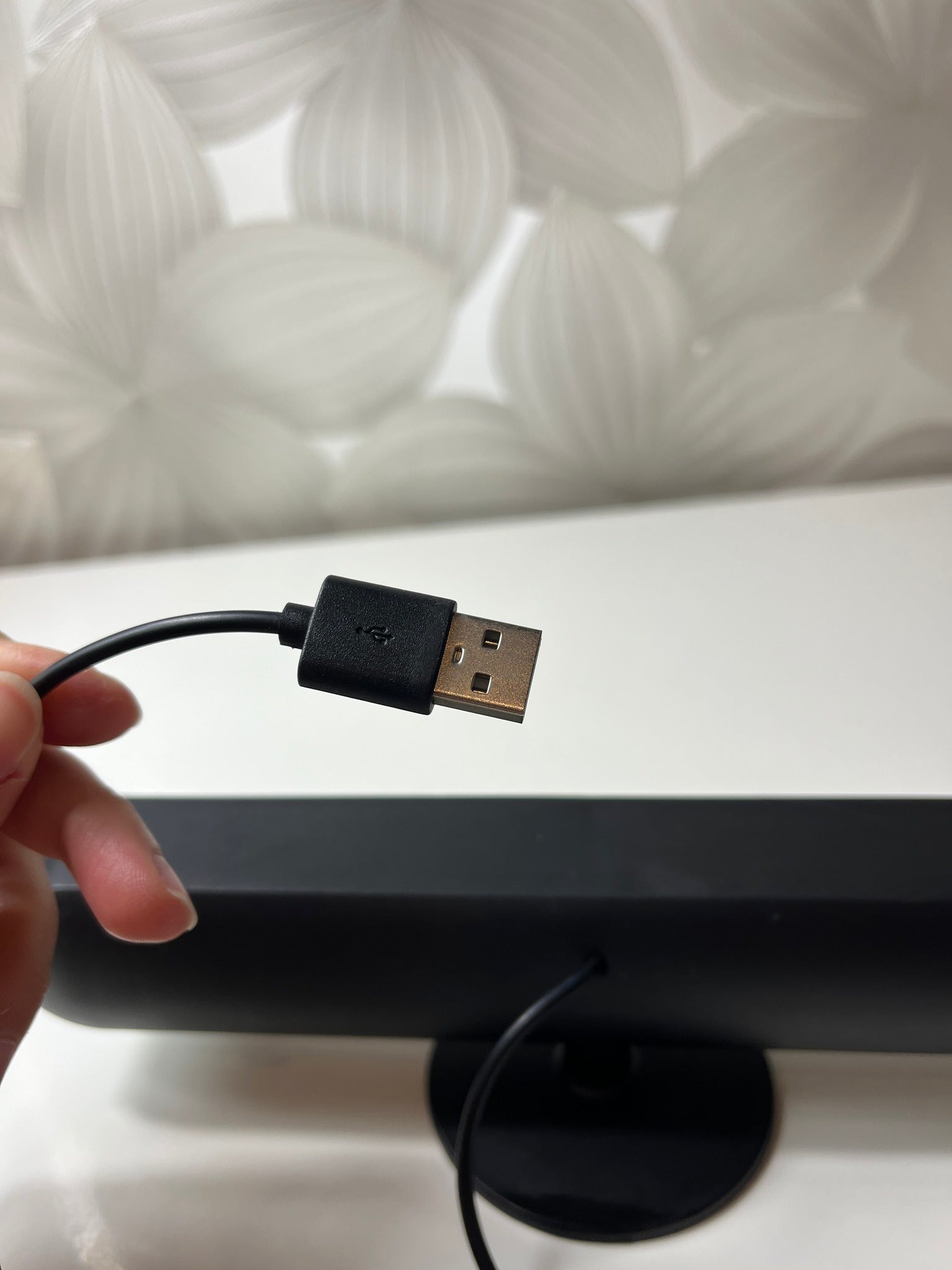 Modernaus dizaino LED lempa su USB jungtimi - Daiktų atokvėpis