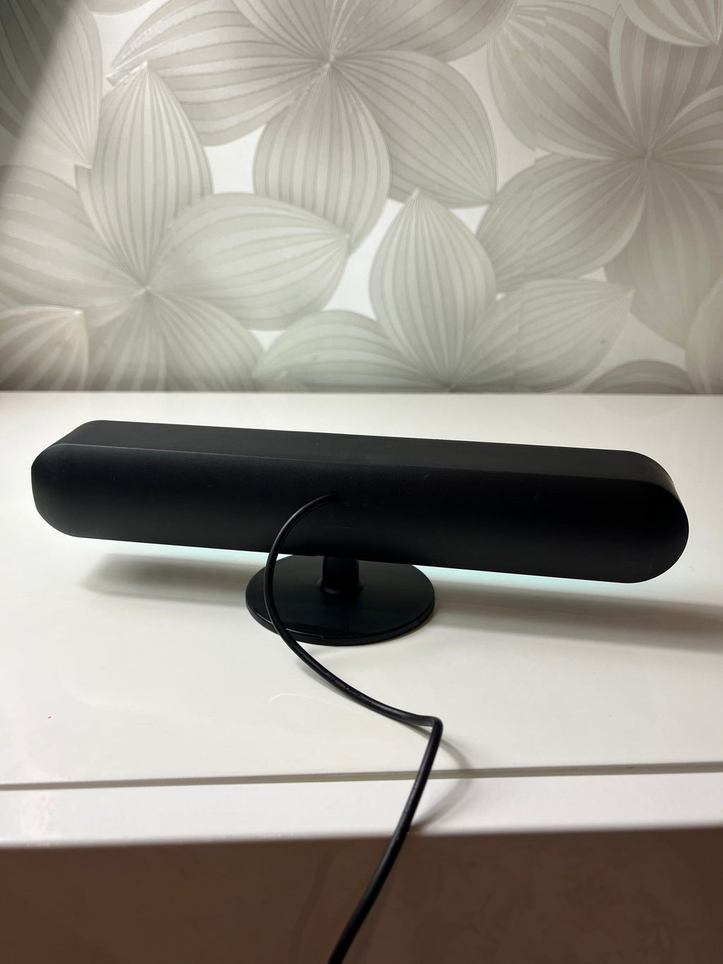 Modernaus dizaino LED lempa su USB jungtimi - Daiktų atokvėpis