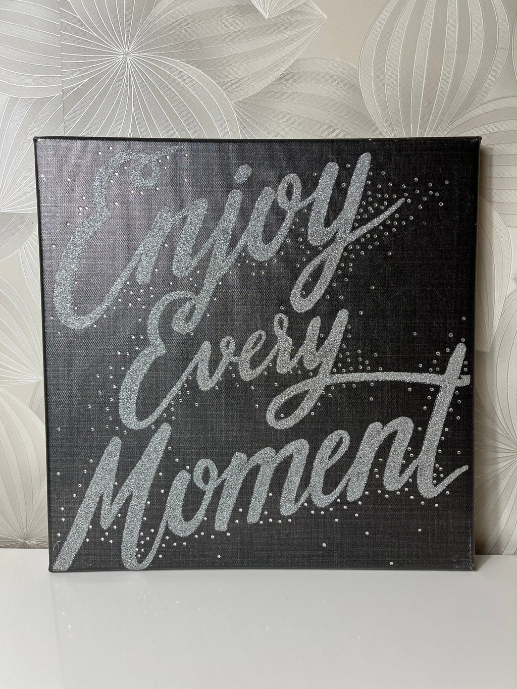 Paveikslėlis „Enjoy Every Moment“ - Daiktų atokvėpis