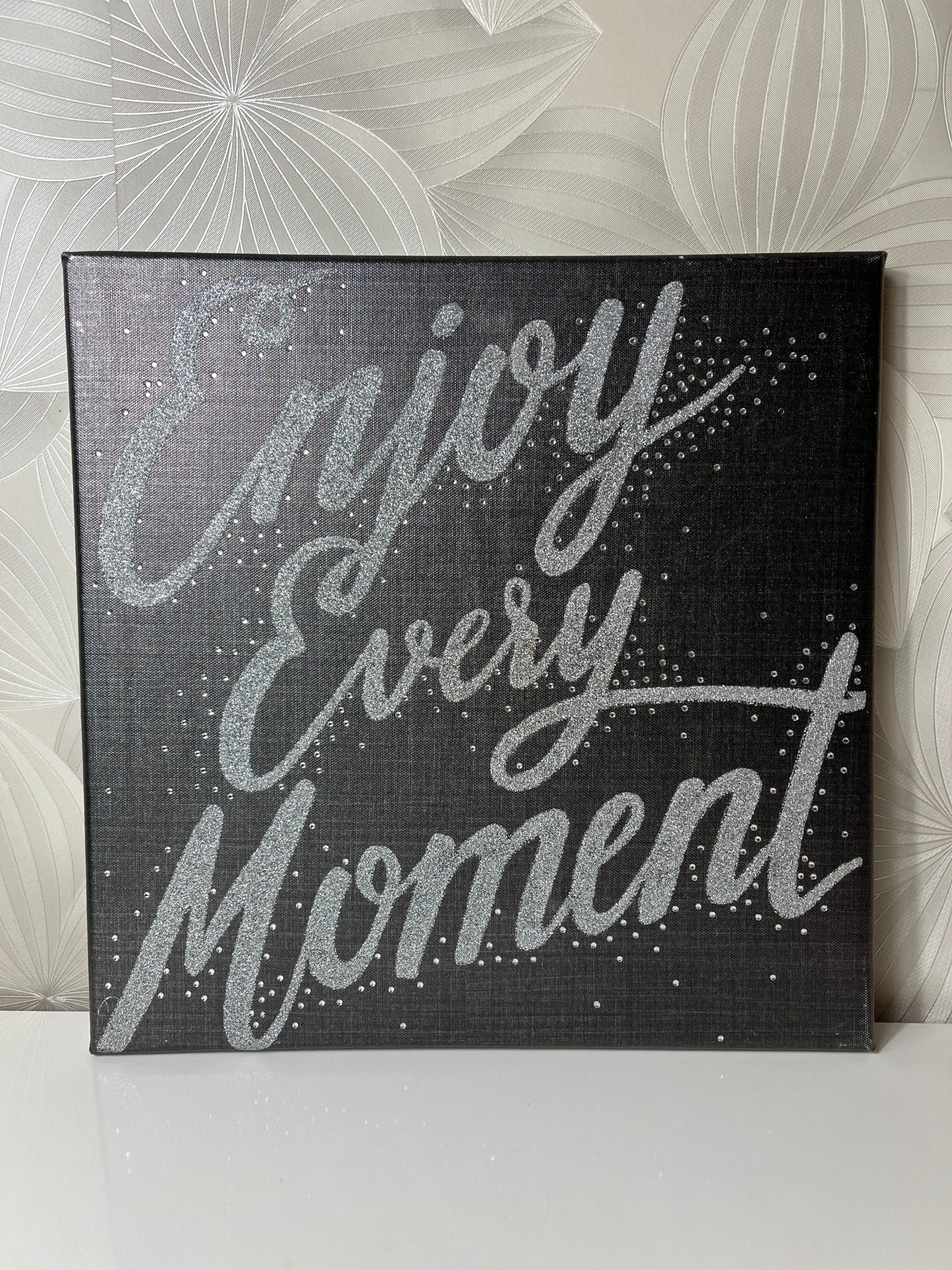 Paveikslėlis „Enjoy Every Moment“ - Daiktų atokvėpis