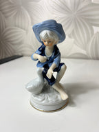 Porcelianinė berniuko su žąsimi figūrėlė - Daiktų atokvėpis