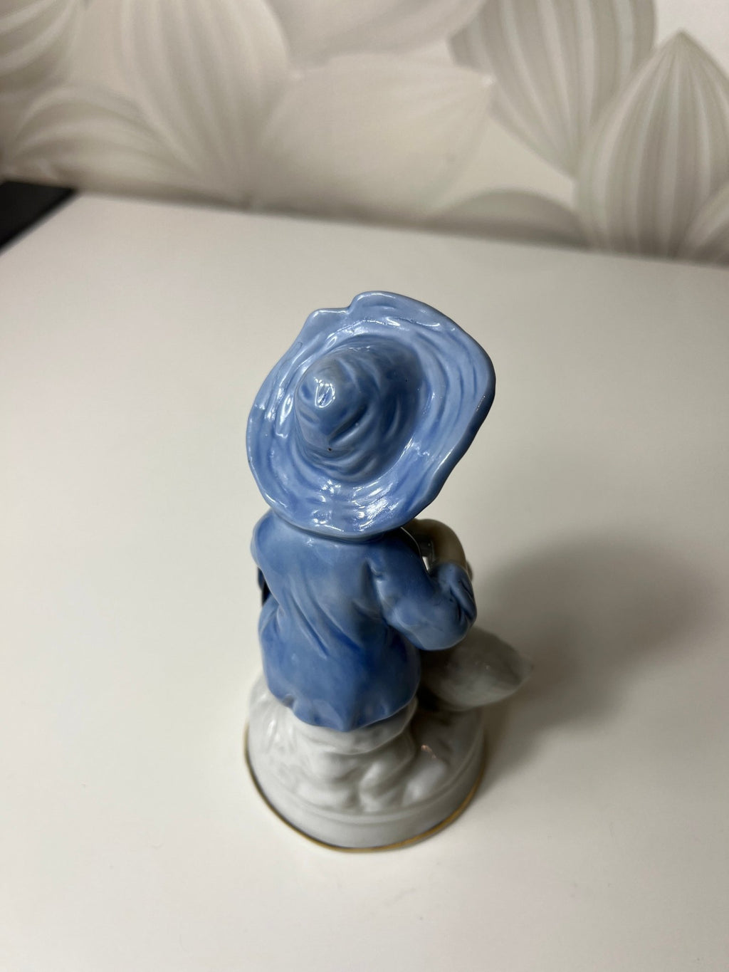 Porcelianinė berniuko su žąsimi figūrėlė - Daiktų atokvėpis