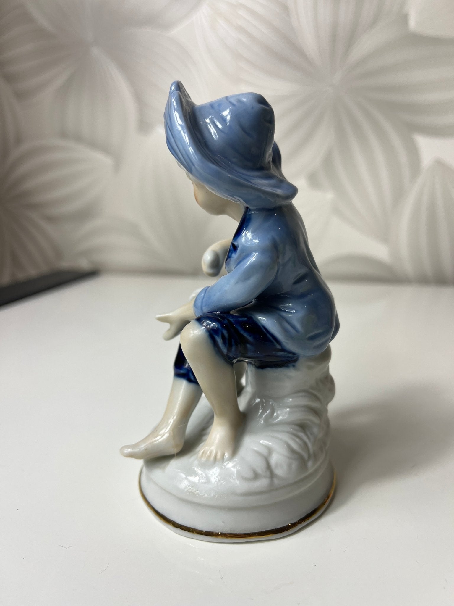 Porcelianinė berniuko su žąsimi figūrėlė - Daiktų atokvėpis