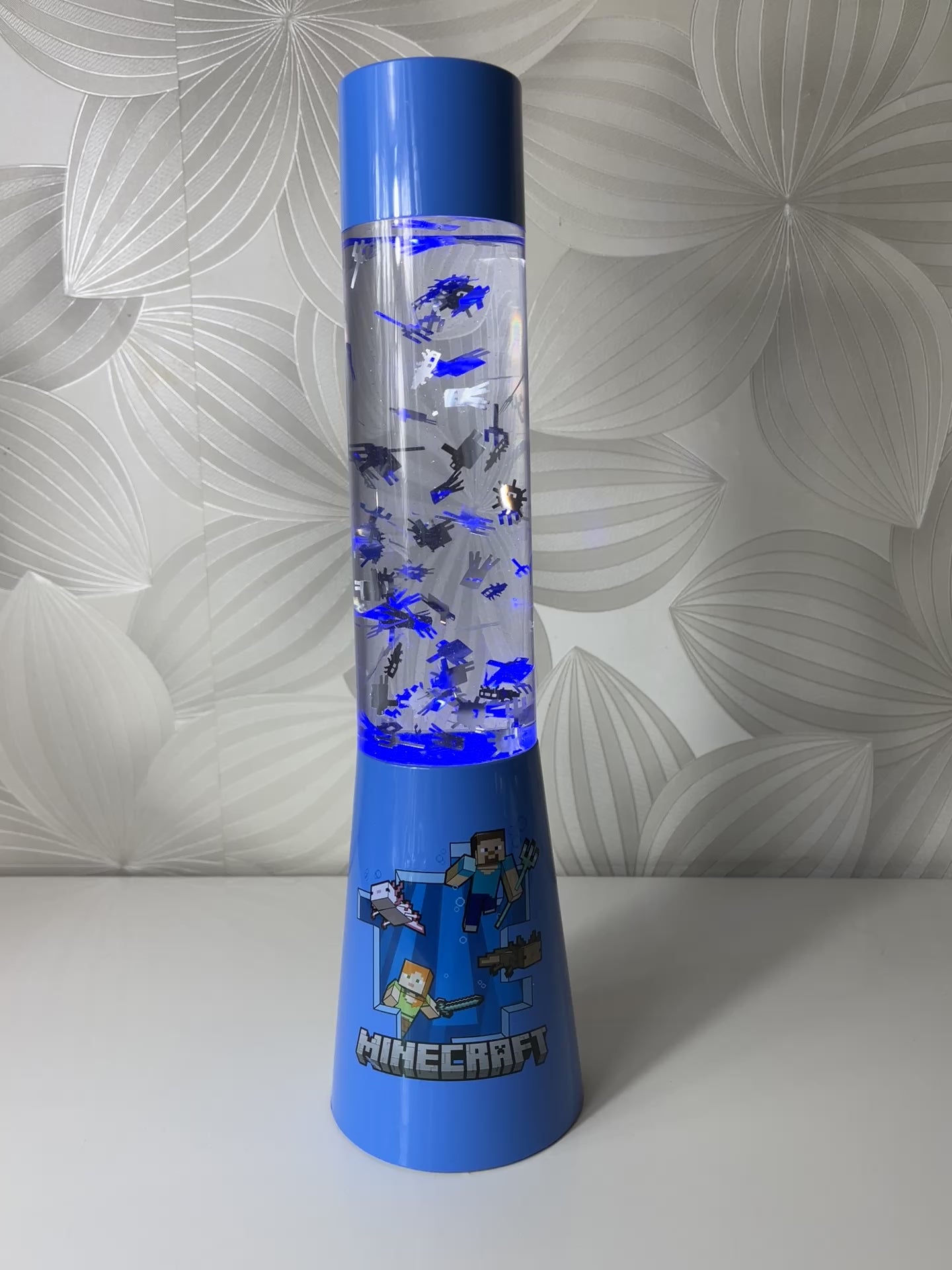 Šviečianti „Minecraft“ lempa