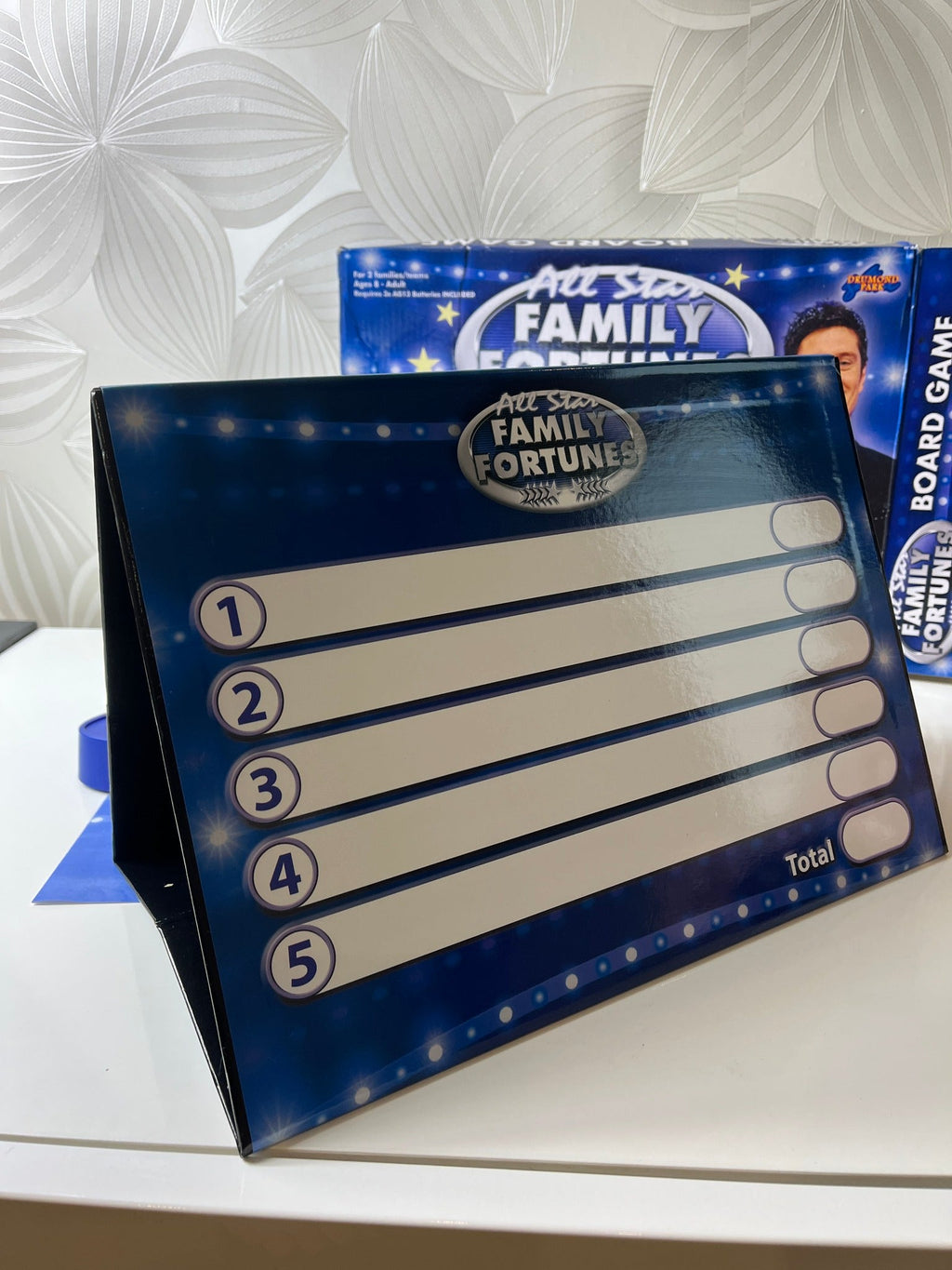 Stalo žaidimas „Family Fortunes“ su elektroniniu buzzer'iu - Daiktų atokvėpis