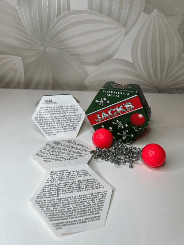 Stalo žaidimas „Jacks“ - Daiktų atokvėpis