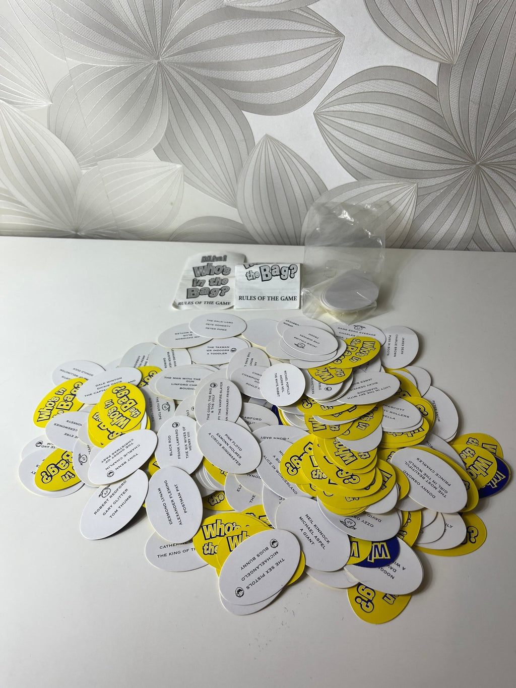 Stalo žaidimas „Who’s in the Bag?“ - Daiktų atokvėpis