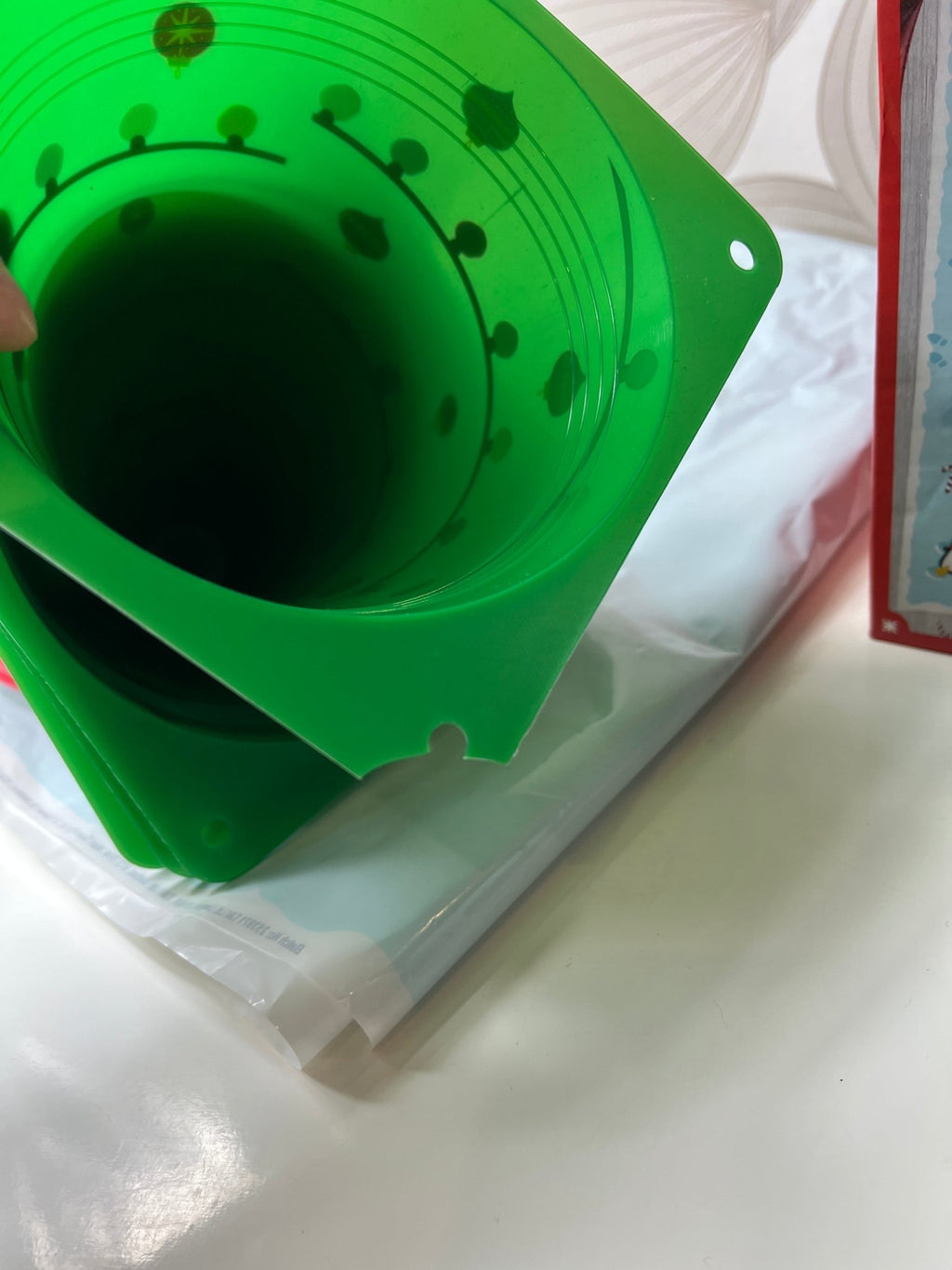 Šventinis žiedų ant eglučių mėtymo žaidimas - Daiktų atokvėpis