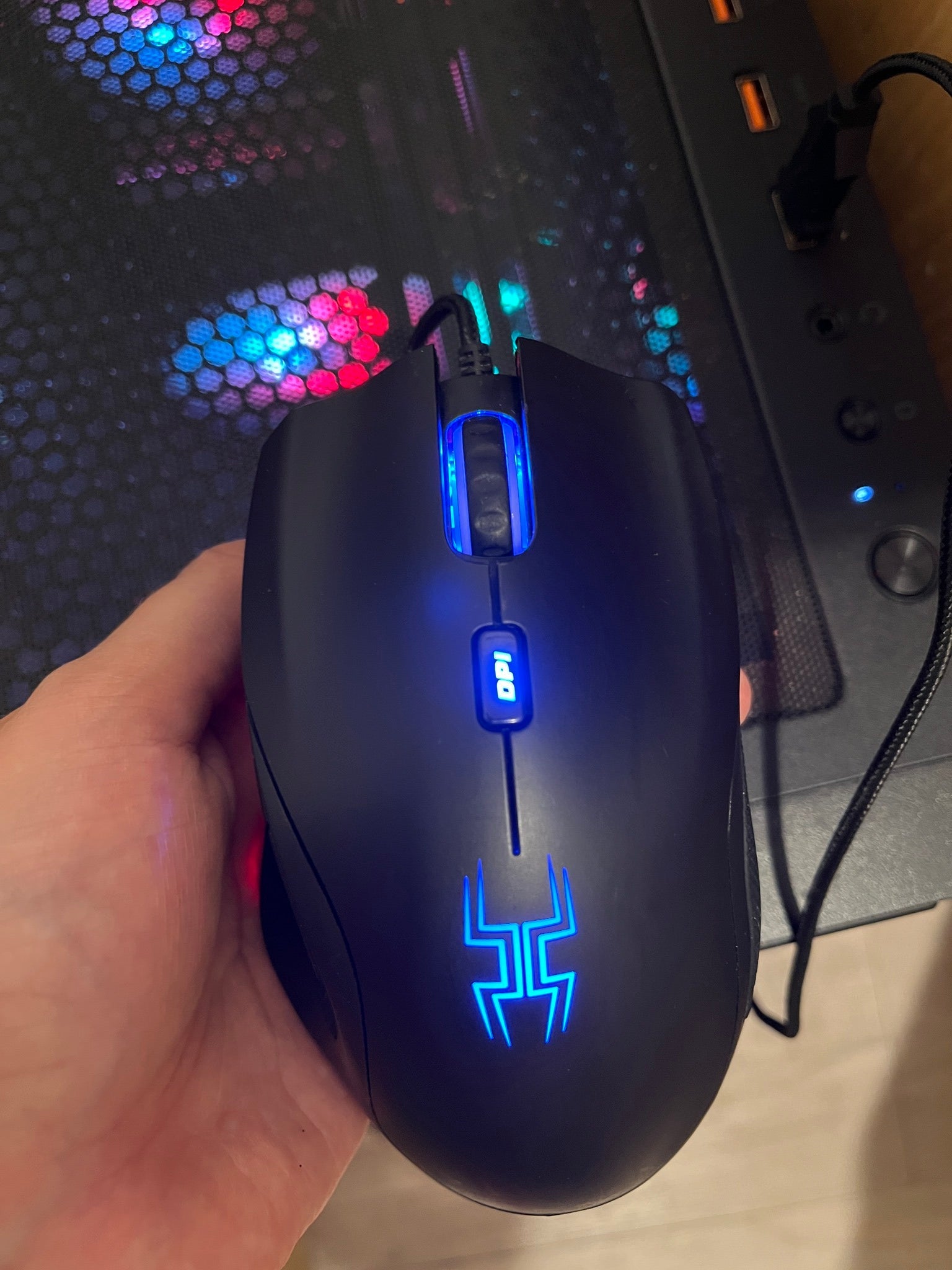 USB kompiuterinė pelė žaidimams - Daiktų atokvėpis