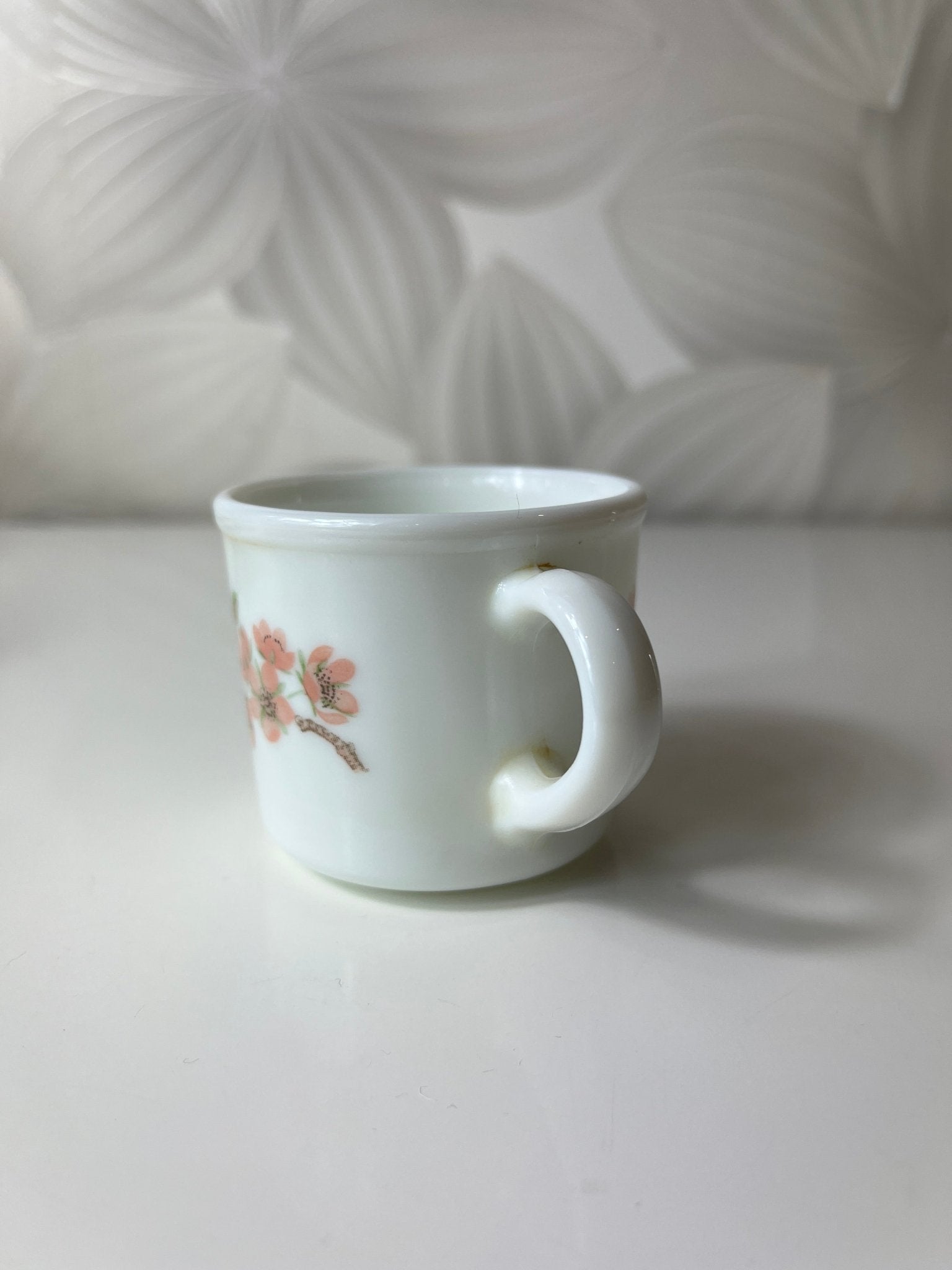 Vintažinis „Pyrex England Lisa“ espreso puodelis su sakurų motyvu - Daiktų atokvėpis