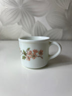 Vintažinis „Pyrex England Lisa“ espreso puodelis su sakurų motyvu - Daiktų atokvėpis