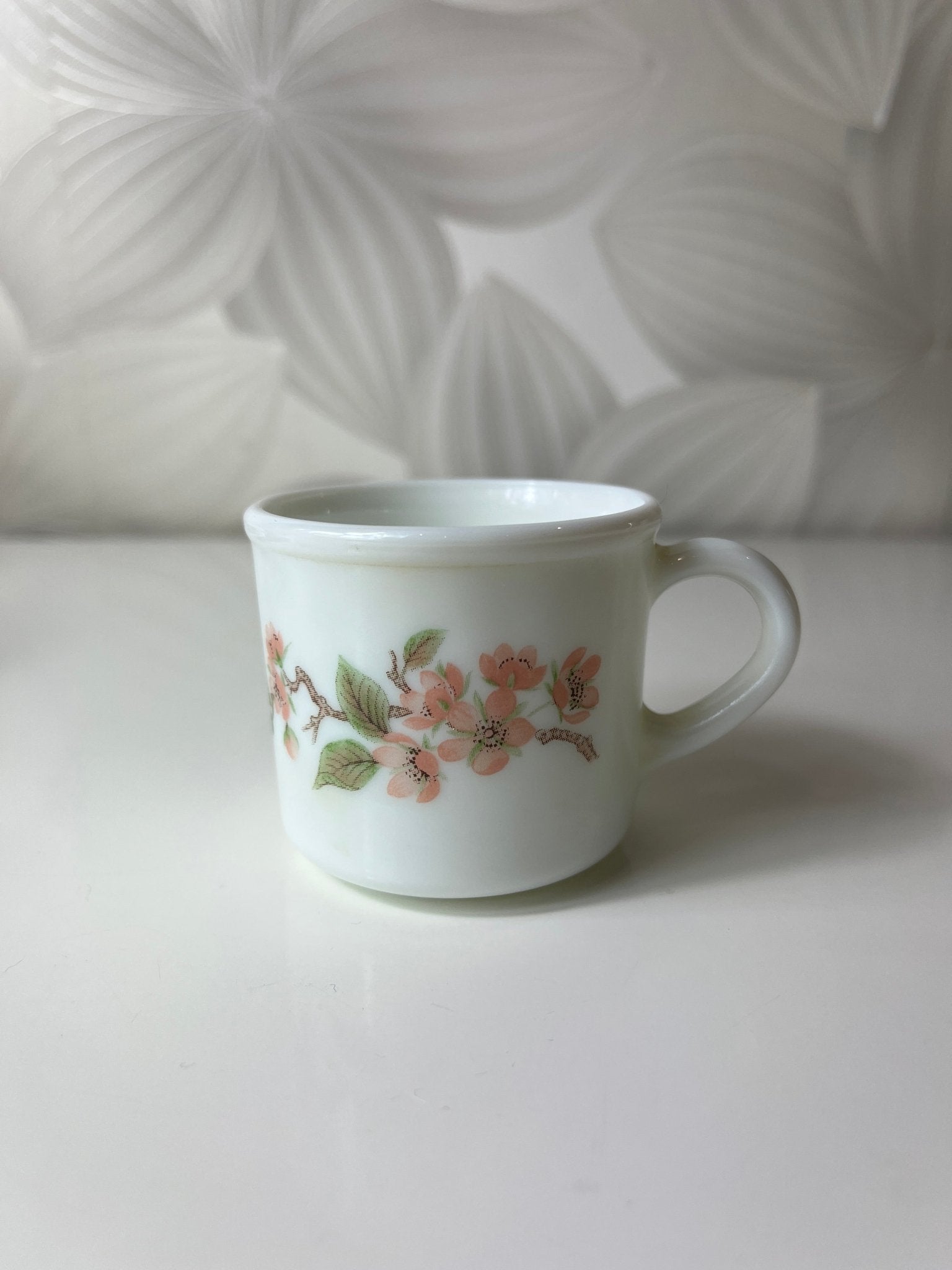 Vintažinis „Pyrex England Lisa“ espreso puodelis su sakurų motyvu - Daiktų atokvėpis