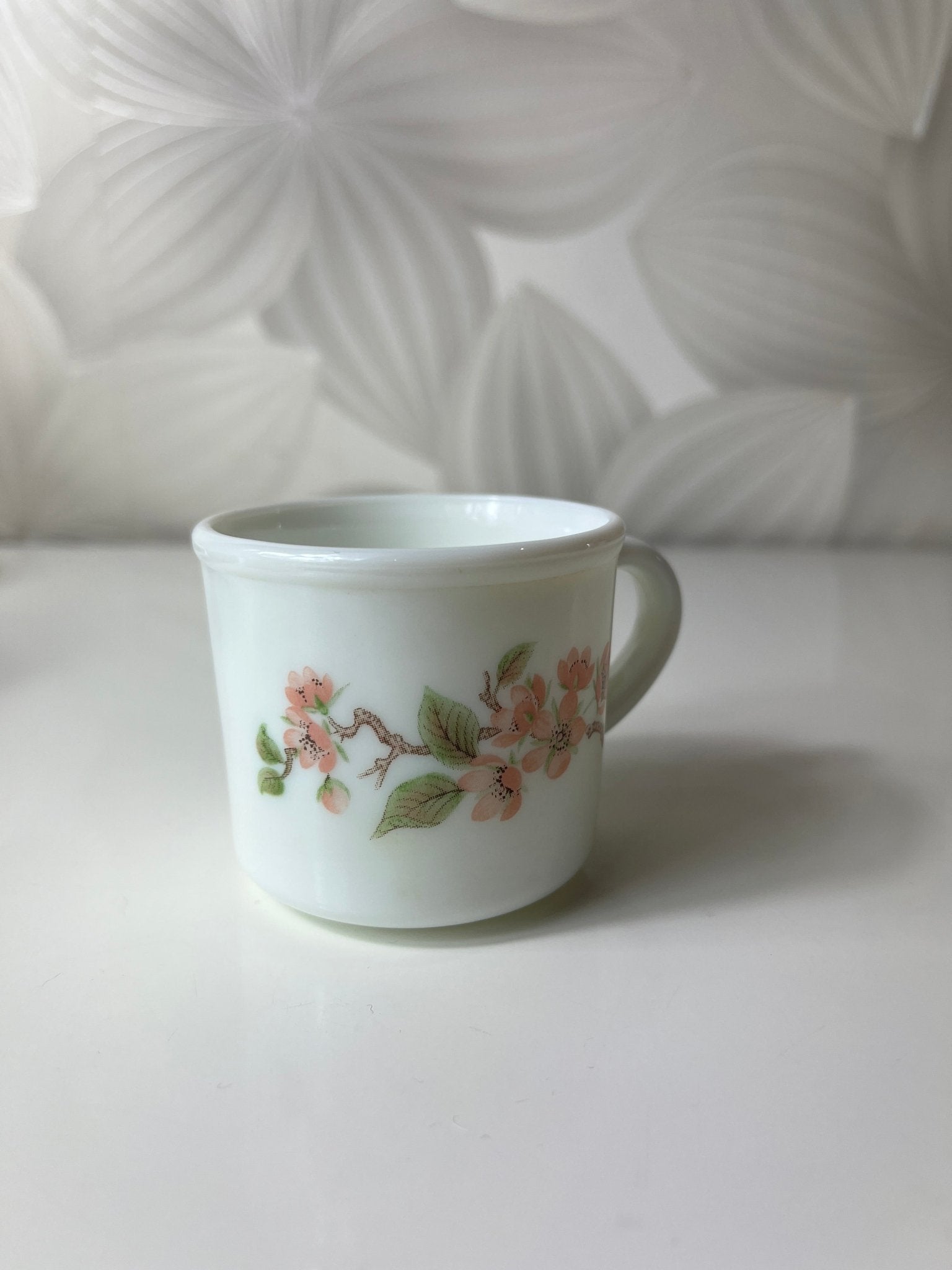 Vintažinis „Pyrex England Lisa“ espreso puodelis su sakurų motyvu - Daiktų atokvėpis