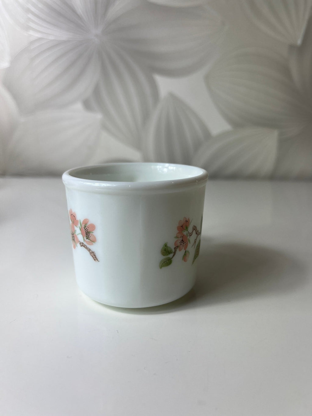 Vintažinis „Pyrex England Lisa“ espreso puodelis su sakurų motyvu - Daiktų atokvėpis