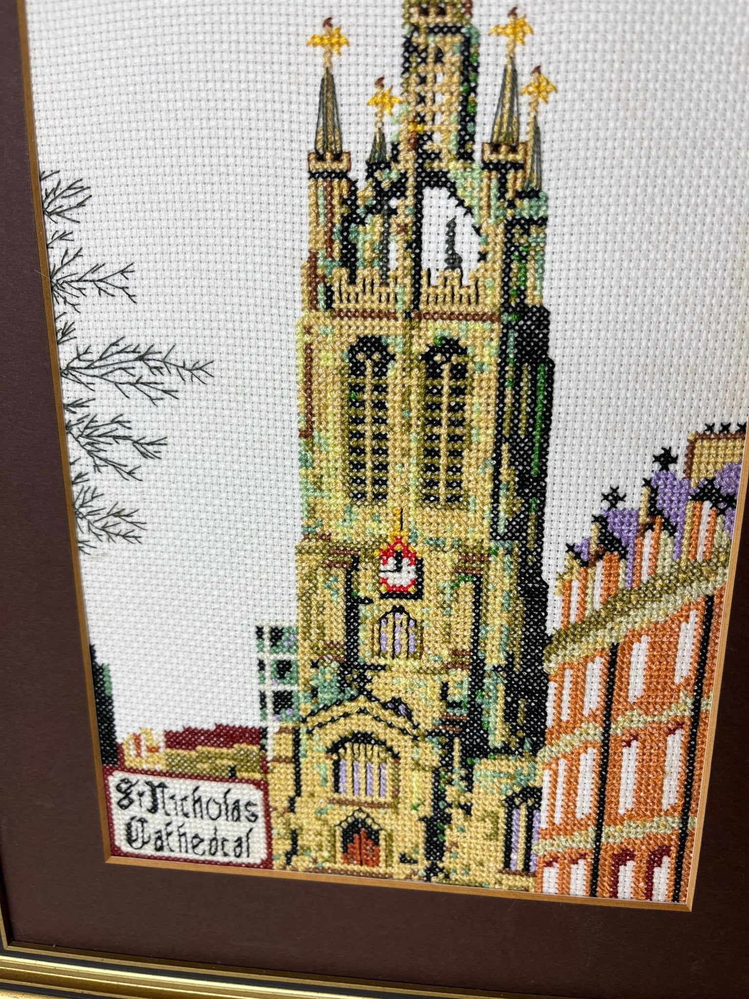 Vintažinis siuvinėtas paveikslas „Šv. Nikolajaus katedra“ - Daiktų atokvėpis