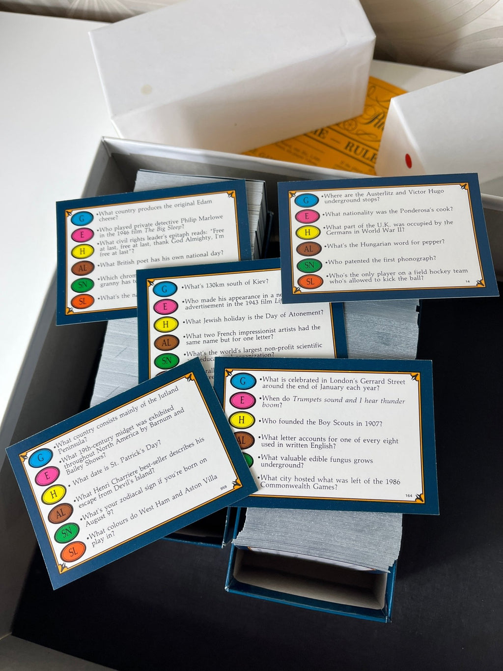 Vintažinis stalo žaidimas „Trivial Pursuit – Master Game Genius Edition“ (1983 m., 1987 m.) - Daiktų atokvėpis