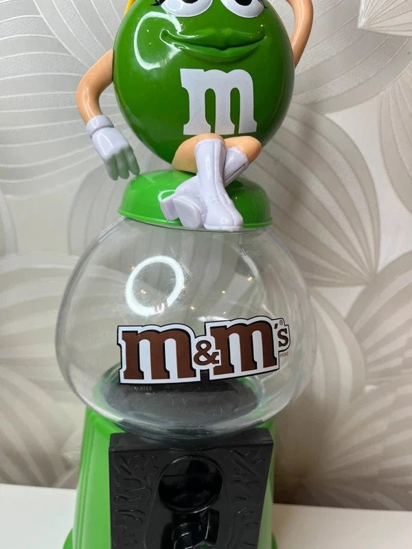 Žalias M&M's saldainių dispenseris (2008 m.) - Daiktų atokvėpis