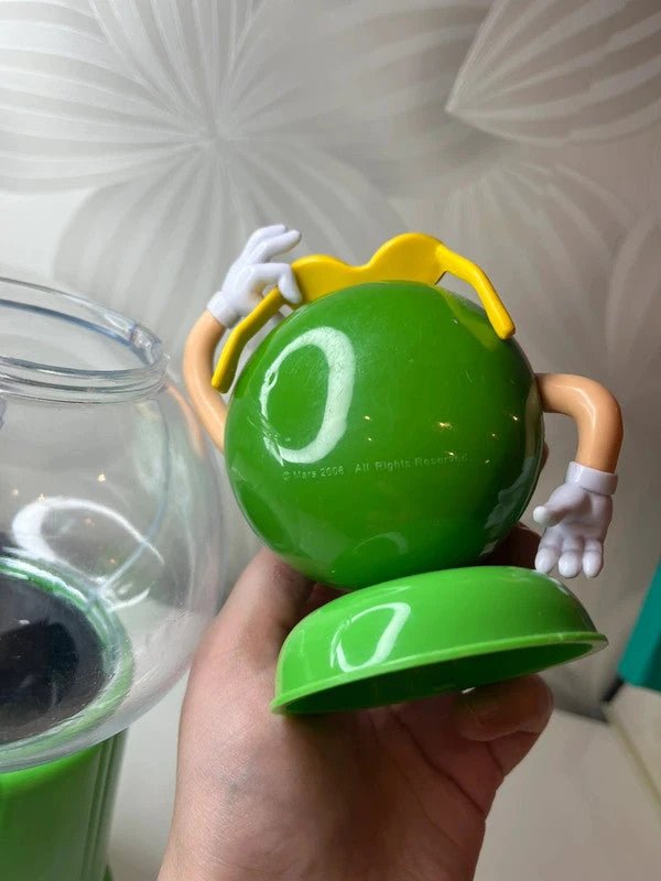 Žalias M&M's saldainių dispenseris (2008 m.) - Daiktų atokvėpis