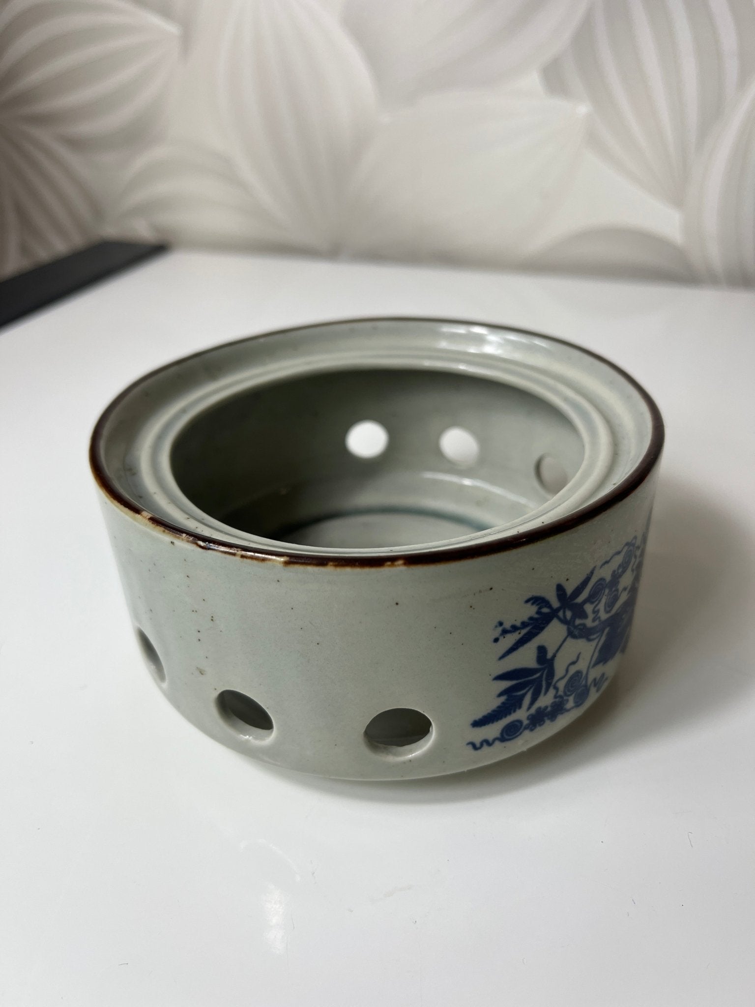 Žvakidė su mėlynomis gėlėmis - Daiktų atokvėpis