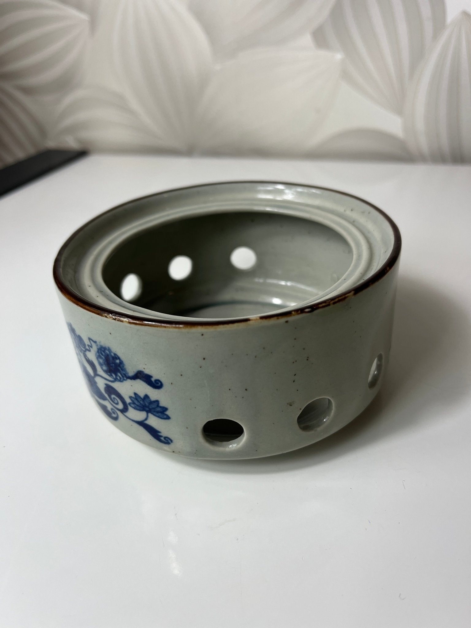 Žvakidė su mėlynomis gėlėmis - Daiktų atokvėpis