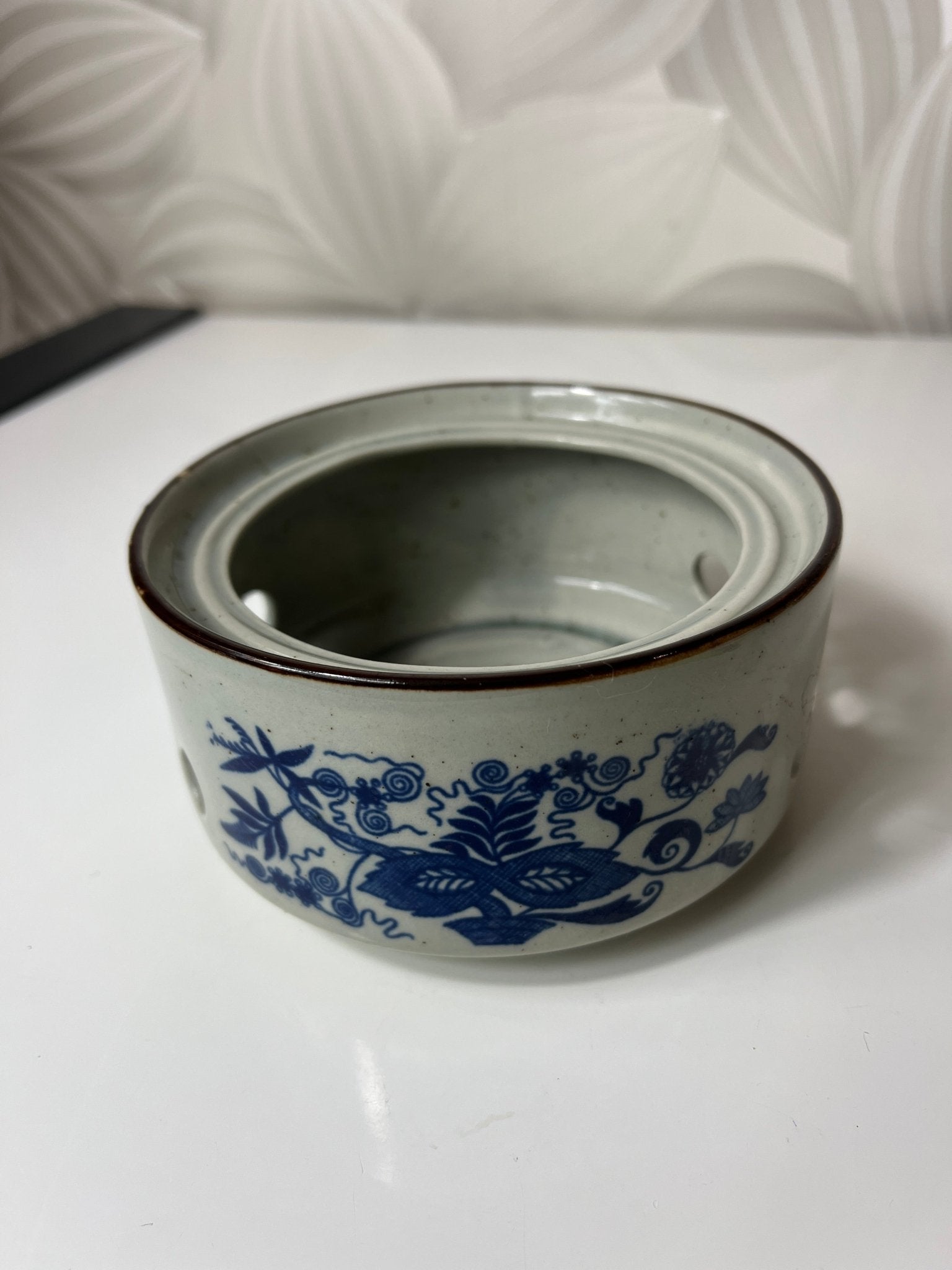 Žvakidė su mėlynomis gėlėmis - Daiktų atokvėpis